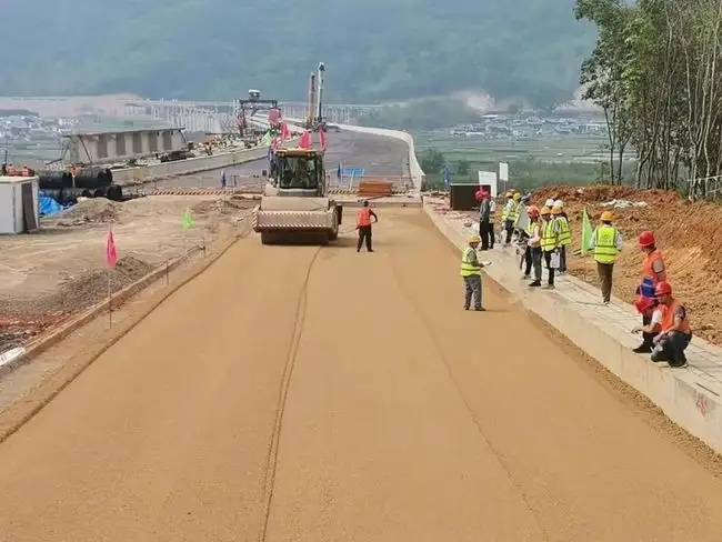 鹰手营子矿路基工程